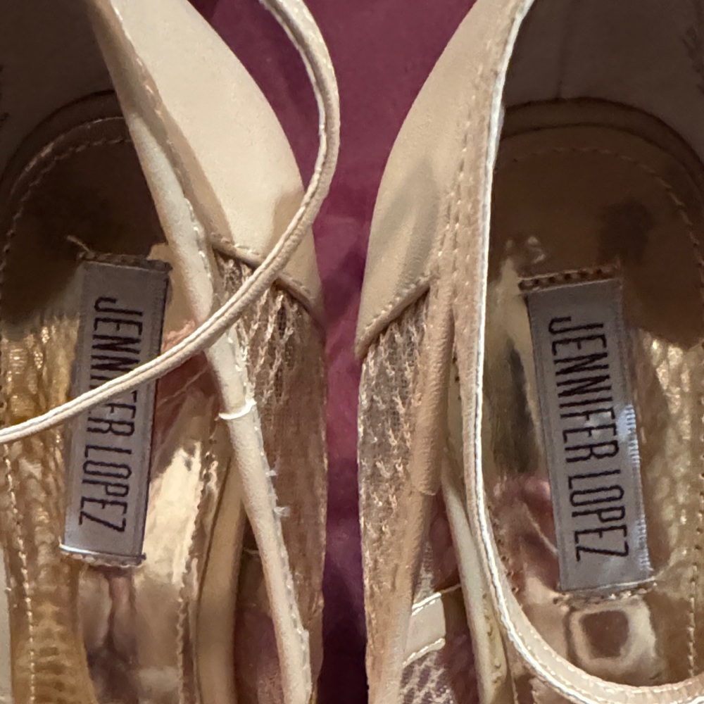 Jennifer Lopez Beige Peep-Toe Heels Size 7.5 - Picture 6 of 10